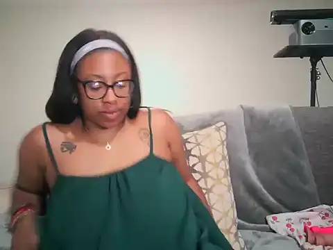 Snapshot of Nyxie_Chaos chatting on 18, 6, 2026 Nyxie Chaos online show from 18, 6, 2026