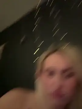 StrawberryCheww online show from 19, 10, 2025