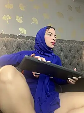 Layla kaderr online show from 15, 4, 2026