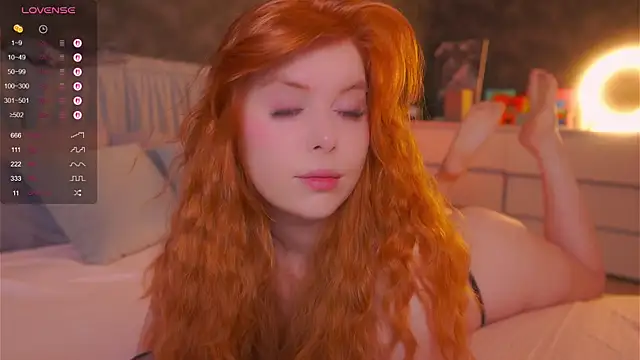 RedHotVixen0 online show from 22, 12, 2025