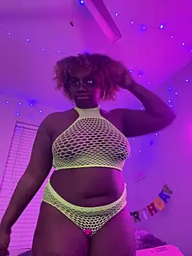 Snapshot of LillShayy chatting on 8, 11, 2025 LillShayy online show from 8, 11, 2025