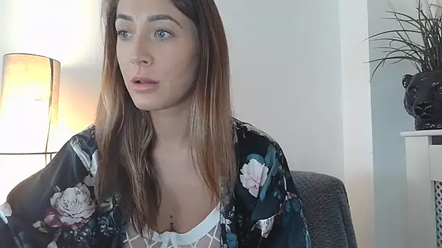 Pollypearson online show from 8, 1, 2025