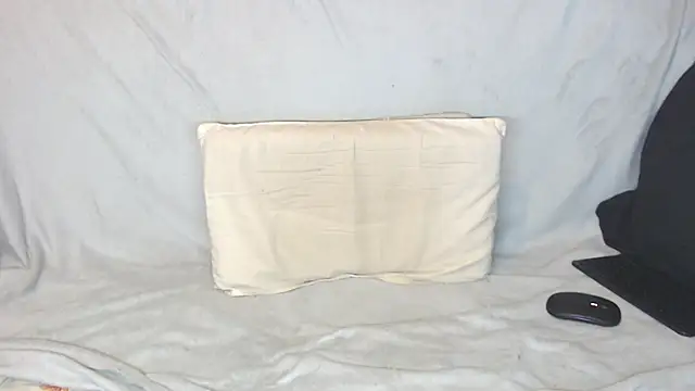 Snapshot of qustci-couple chatting on 1, 11, 2025 qustci-couple online show from 1, 11, 2025