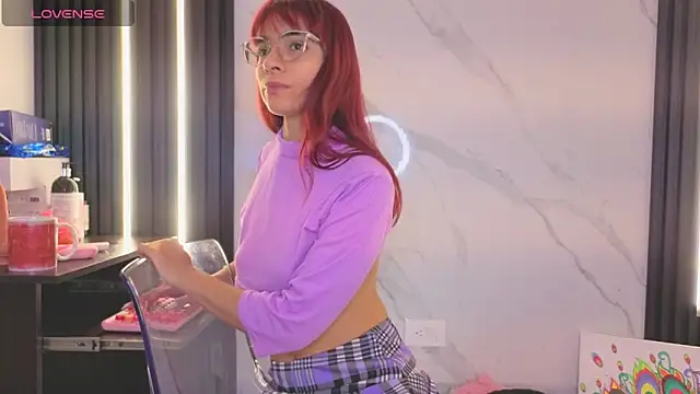 Scarlet Red  online show from 25, 2, 2026