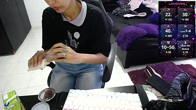 charllotee dark online show from 23, 12, 2024