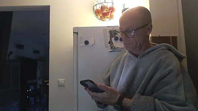 Nomi1612 online show from 21, 11, 2025