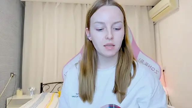 Snapshot of Wild__flowers chatting on 18, 10, 2025 Wild flowers online show from 18, 10, 2025