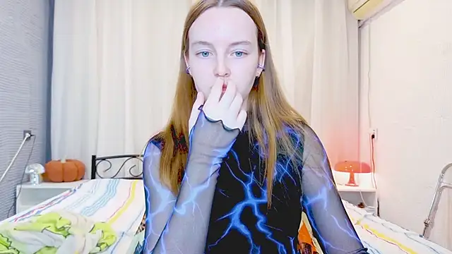 Snapshot of Wild__flowers chatting on 12, 11, 2025 Wild flowers online show from 12, 11, 2025