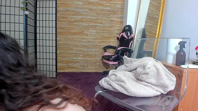 AishaRouhi online show from 8, 3, 2026