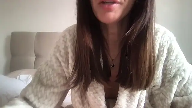 Snapshot of paolajonez chatting on 2, 10, 2025 paolajonez online show from 2, 10, 2025