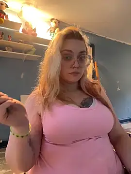 Snapshot of Lalalynn chatting on 6, 5, 2026 Lalalynn online show from 6, 5, 2026
