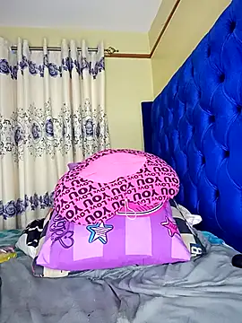 Snapshot of Queenshaz01 chatting on 11, 9, 2025 Queenshaz01 online show from 11, 9, 2025