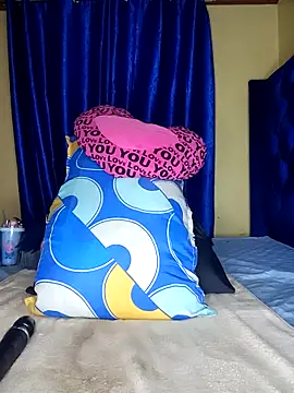 Queenshaz01 online show from 12, 11, 2025