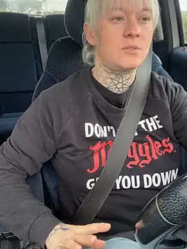 poussichienne online show from 17, 12, 2025