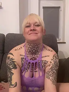 poussichienne online show from 3, 3, 2025
