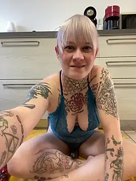poussichienne online show from 6, 12, 2024