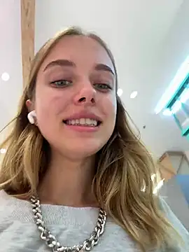 Snapshot of enjoy_my_beauty chatting on 11, 1, 2025 enjoy my beauty online show from 11, 1, 2025