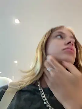 Snapshot of enjoy_my_beauty chatting on 14, 12, 2024 enjoy my beauty online show from 14, 12, 2024