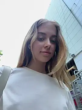 Snapshot of enjoy_my_beauty chatting on 10, 1, 2025 enjoy my beauty online show from 10, 1, 2025