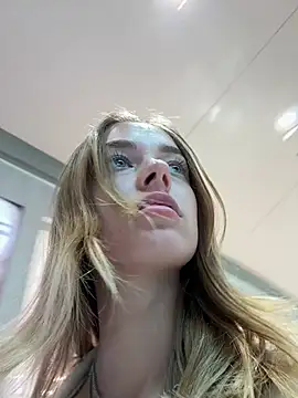Snapshot of enjoy_my_beauty chatting on 8, 1, 2025 enjoy my beauty online show from 8, 1, 2025