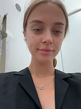 Snapshot of enjoy_my_beauty chatting on 2, 2, 2025 enjoy my beauty online show from 2, 2, 2025