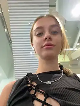 Snapshot of enjoy_my_beauty chatting on 15, 3, 2025 enjoy my beauty online show from 15, 3, 2025