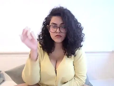 Curvydesifromgermany online show from 3, 2, 2026