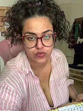 Snapshot of Curvydesifromgermany chatting on 24, 7, 2026 Curvydesifromgermany online show from 24, 7, 2026