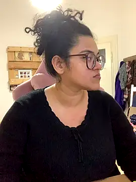 Curvydesifromgermany online show from 24, 11, 2025