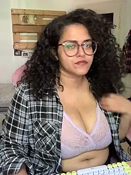 Snapshot of Curvydesifromgermany chatting on 29, 7, 2026 Curvydesifromgermany online show from 29, 7, 2026