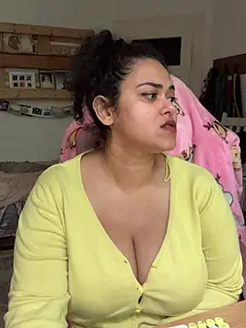Curvydesifromgermany online show from 3, 6, 2026