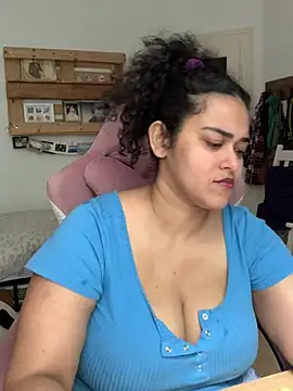 Snapshot of Curvydesifromgermany chatting on 3, 7, 2026 Curvydesifromgermany online show from 3, 7, 2026