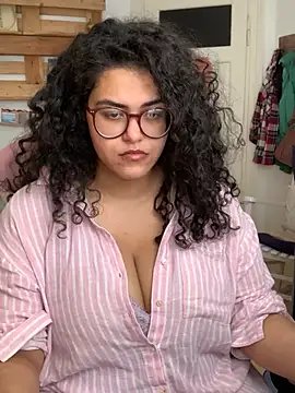 Snapshot of Curvydesifromgermany chatting on 4, 8, 2026 Curvydesifromgermany online show from 4, 8, 2026