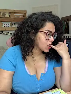 Snapshot of Curvydesifromgermany chatting on 22, 6, 2026 Curvydesifromgermany online show from 22, 6, 2026