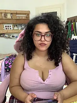 Curvydesifromgermany online show from 9, 6, 2026