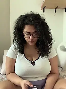 Curvydesifromgermany online show from 29, 5, 2026