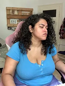 Snapshot of Curvydesifromgermany chatting on 17, 7, 2026 Curvydesifromgermany online show from 17, 7, 2026