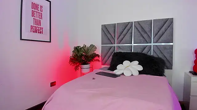 Laura Dicardy online show from 17, 3, 2026