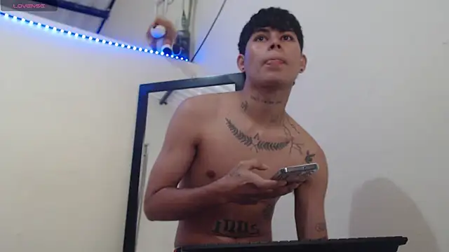 Snapshot of Lukas_strong chatting on 19, 11, 2025 Lukas strong online show from 19, 11, 2025