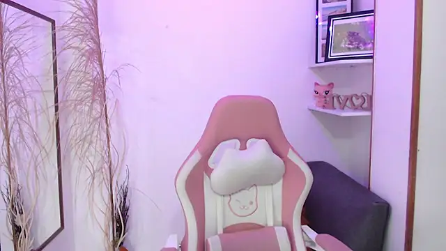 EmmaMyerss  online show from 30, 9, 2025