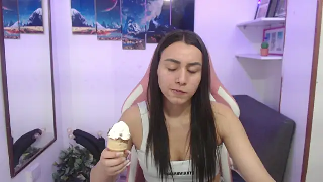 EmmaMyerss  online show from 31, 1, 2025