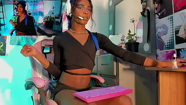 Effy Marinn online show from 19, 9, 2025