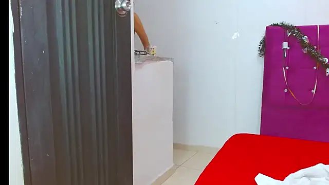 Snapshot of chantalsemenova1 chatting on 7, 11, 2025 chantalsemenova1 online show from 7, 11, 2025