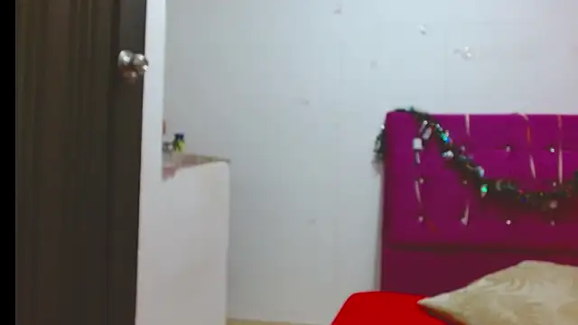 Snapshot of chantalsemenova1 chatting on 27, 11, 2025 chantalsemenova1 online show from 27, 11, 2025