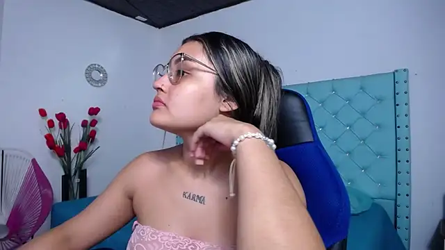 antonella sweetlittle online show from 2, 4, 2026