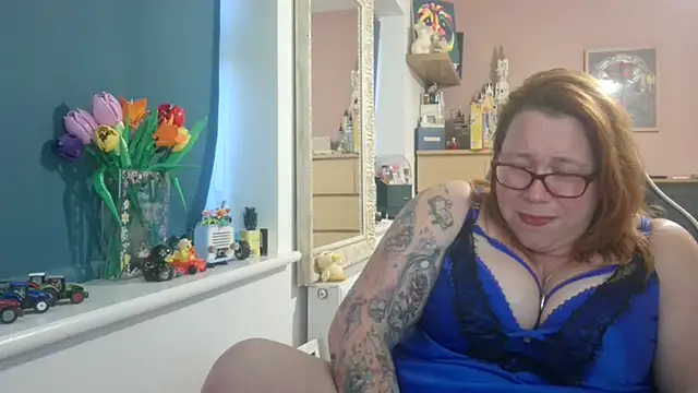 NikiDeeOfficial online show from 12, 7, 2026