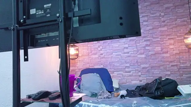 nextdoor fantasy1 online show from 23, 4, 2026