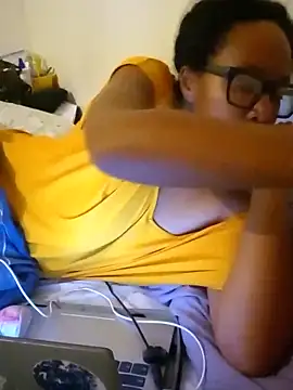 Snapshot of madamsensuale chatting on 2, 11, 2025 madamsensuale online show from 2, 11, 2025