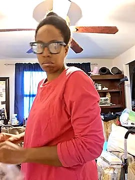 Snapshot of madamsensuale chatting on 27, 10, 2025 madamsensuale online show from 27, 10, 2025