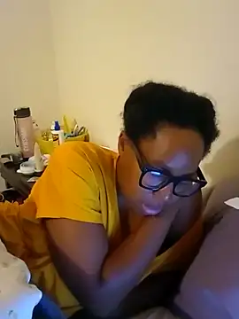 Snapshot of madamsensuale chatting on 31, 10, 2025 madamsensuale online show from 31, 10, 2025